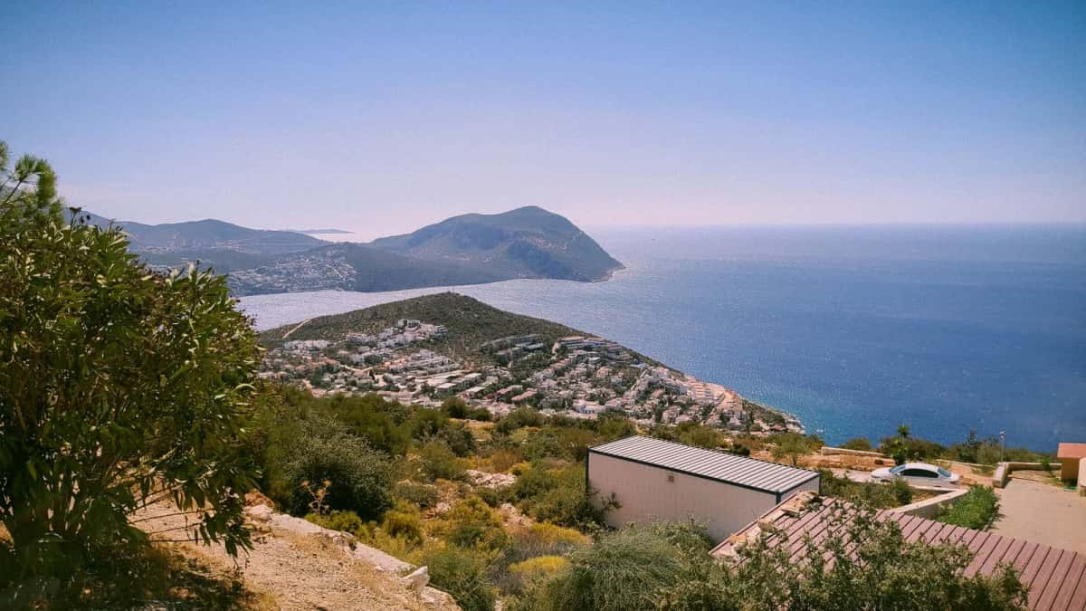 Baie de Kaş sur la côte d'Antalya, vue depuis les hauteurs