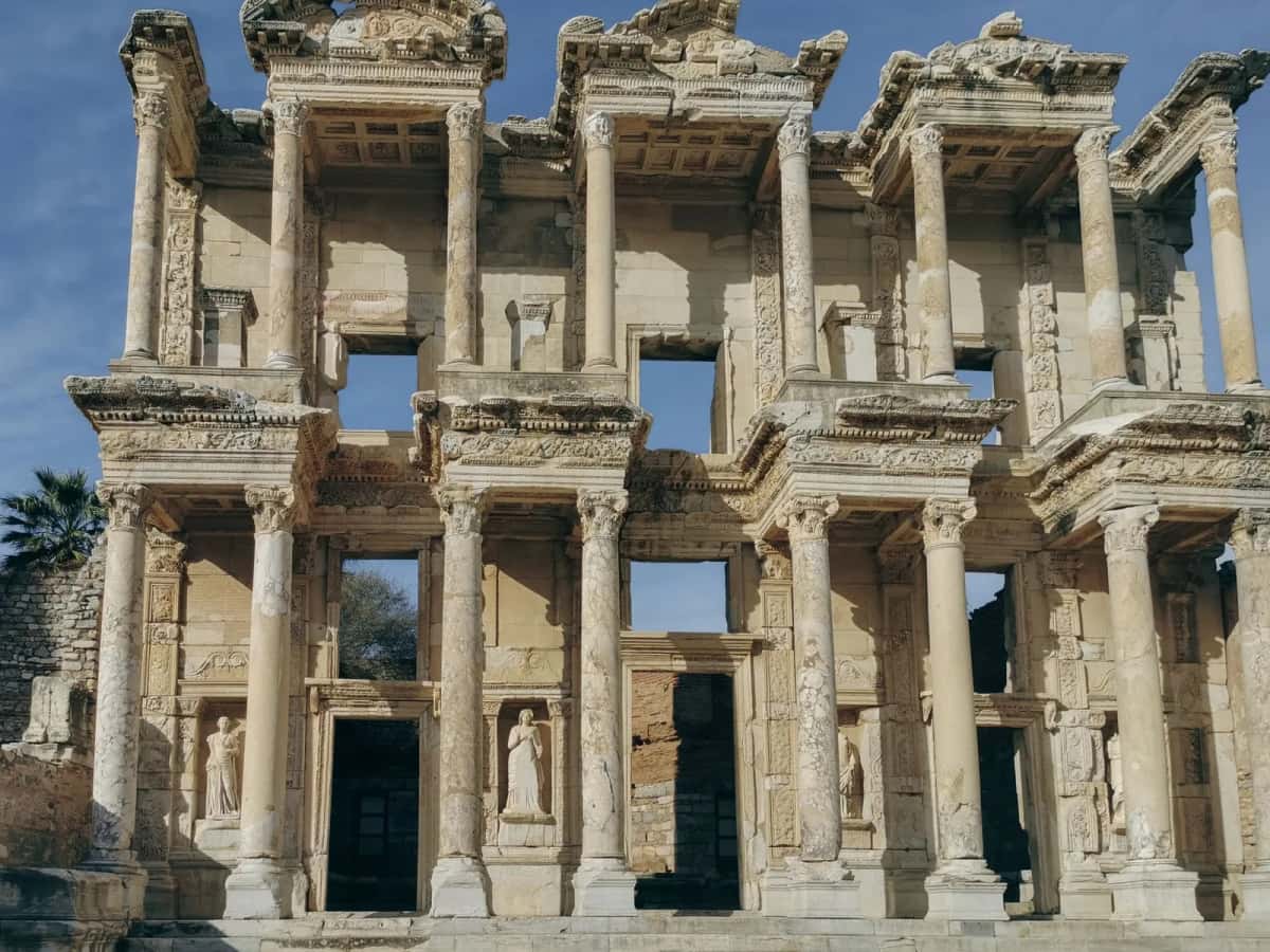 Façade restaurée de la bibliothèque de Celsus sur le site d'Éphèse