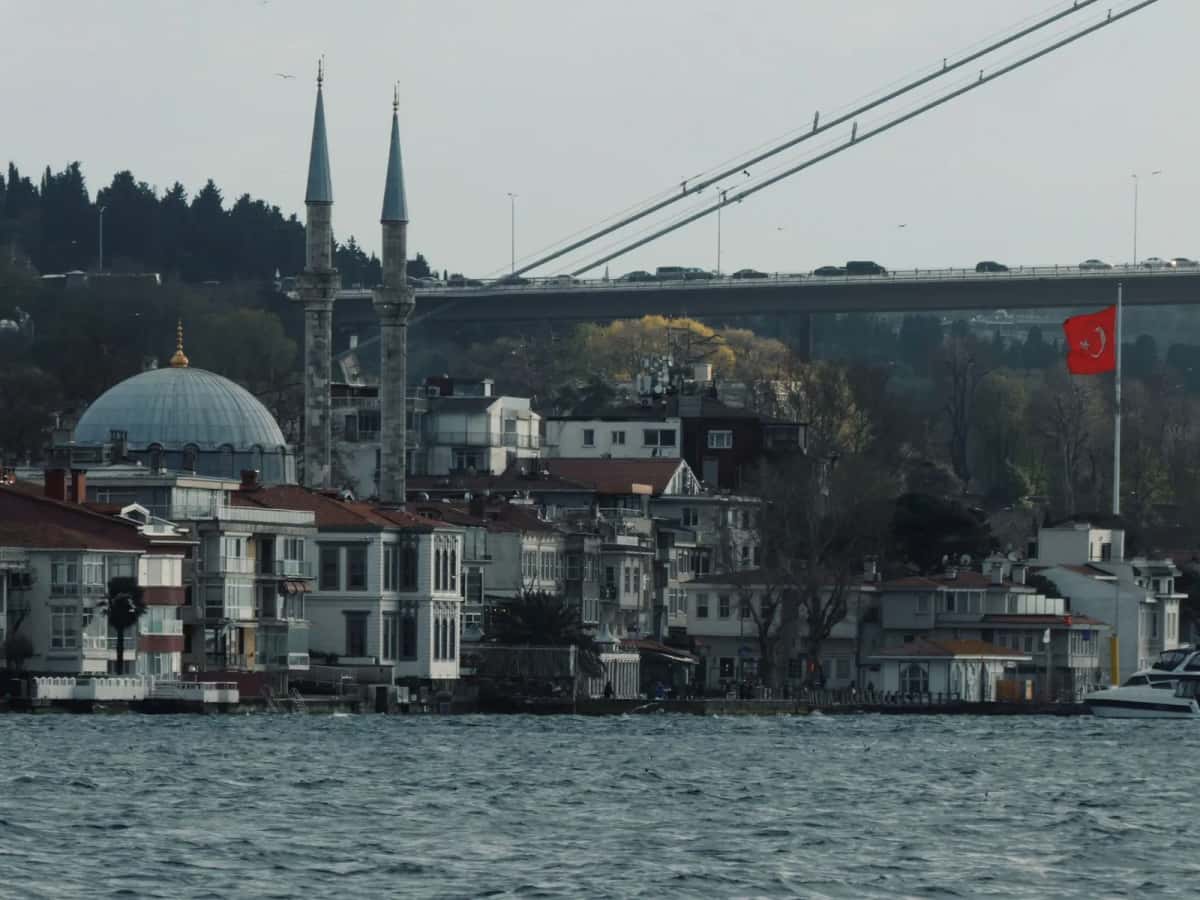 Yalis du Bosphore et pont du Bosphore à Istanbul